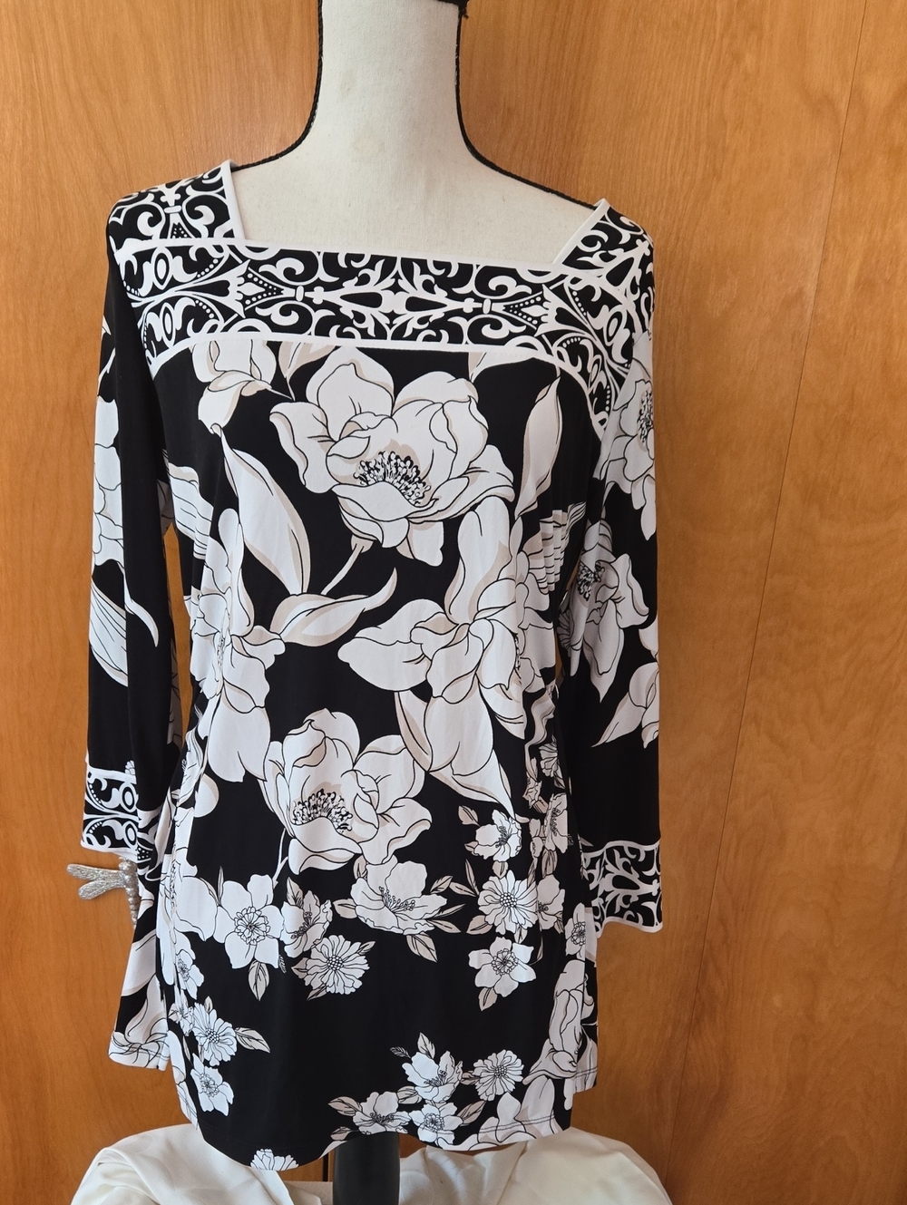 Black & White Floral Square-Neck Women’s Top